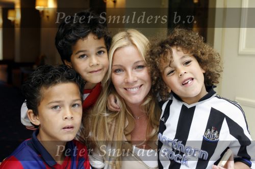 Amsterdam 29 mei 2006
Presentatie boek Patrick Kluivert in hotel Krasnapolsky.
 Angela Quincy  Justin en ruben
Peter Smulders bv