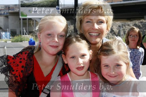 Amsterdam 15 juli 2006
Premiere K3 in pathe arena.
Anita Witsier met dochter(m) en 2 vriendinnetjes