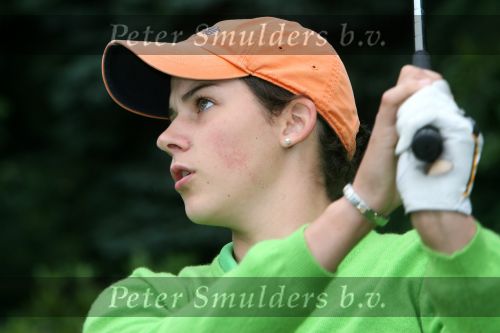 Eindhoven, 26 Juni 2006
In Eindhoven is voor het 17e jaar de golfweek gestart voor middelbare scholieren ( zij spelen de masters met een max Hcp van 10 ) en 6 clubs, t.w.: Best, De Schoot, de Eindhovensche, Haviksoord, Tongelreep en Welschap. Zij spelen op 5 verschillende banen voor het clubkampioenschap
Anne v d Bosch