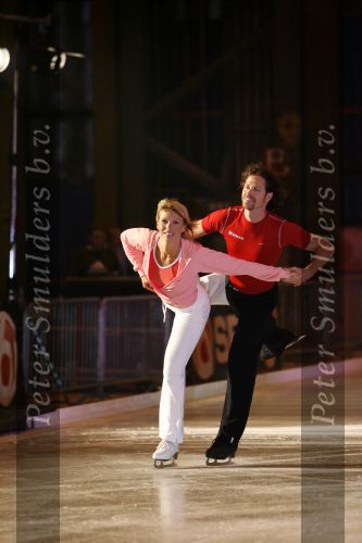 Utrecht 14 augustus 2006
Perspresentatie skating with the stars van sbs6.
Annemarie Thomas
Peter Smulders bv