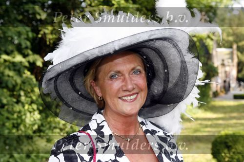Breukelen 7 juni 2006
Haringparty neijenrode.
Annemarie v Helden met hoed
Peter Smulders bv