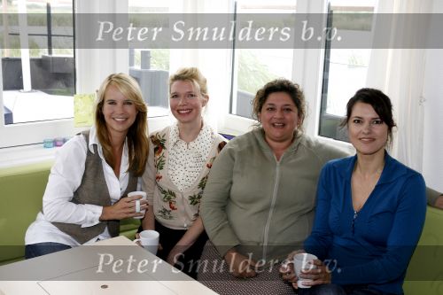 Muiderberg 31 mei 2006
Linda de Mol, Annette Malherbe Tjitske Reidinga  en Susan Visser  (Gooische vrouwen)op woonark in natuurreservaat Naardermeer tegen aanleg A6
Peter Smulders bv