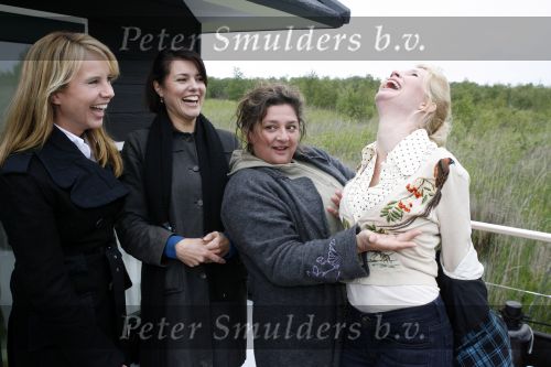 Muiderberg 31 mei 2006
Linda de Mol, Annette Malherbe Tjitske Reidinga  en Susan Visser  (Gooische vrouwen)op woonark in natuurreservaat Naardermeer tegen aanleg A6
Peter Smulders bv