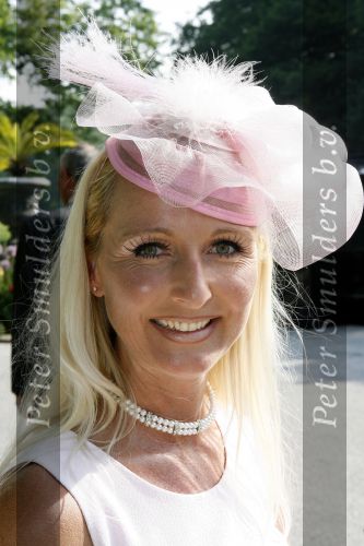 Breukelen 7 juni 2006
Haringparty op Neijenrode.
Annette Wijndom met hoed
Peter Smulders bv