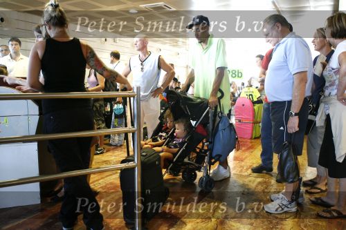 Barcelona 30 juli 2006
Barcelona 30 juli 2006
Anouk zangeres met haar man Remon Stotijn (postman) en Benjahmin Elijah enPhoenix op vlieveld Barcelona.