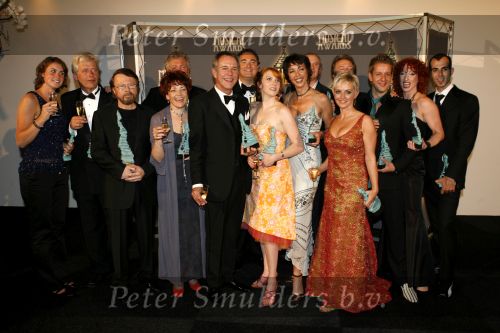 Rotterdam 22 mei 2006
Johnny Kraaykamp musical awards in ahoy.
Jos Brink Jelka v Houten Frederique Sluyterman v Loo en Irene Kuiper Lone v Roosendaal Alex Klaasen Esther v Boxtelen Benny van ABBA Ara Halici
Peter Smulders bv