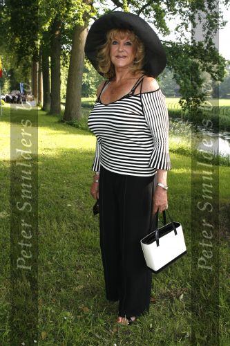 Breukelen 7 juni 2006
Haringparty op Neijenrode.
 Astrid Engels met hoed
Peter Smulders bv