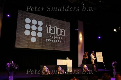 Hilversum 24 juli 2006
Najaarspresentatie van talpa.
Linda de Mol met Beau v Erven Dorens