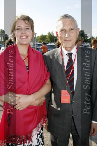 Amsterdam 14 juli 2006
Premiere Cirque du Soleil Alegria.
Ben Bot met zijn jonge vriendin