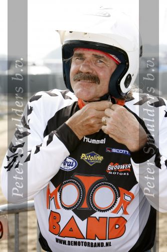 Lichtenvoorde 23 juli 2006
De zwarte cross met diverse BN ers.
Bennie Jolink op motor