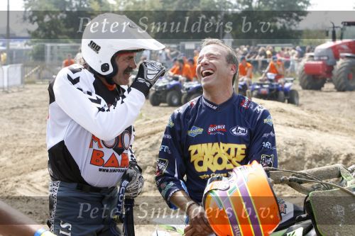 Lichtenvoorde 23 juli 2006
De zwarte cross met diverse BN ers.
Bennie Jolink en Tim Coronel