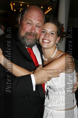 Amsterdam 15 juli 2006
Premiere Rembrandt in Carre.
Bert Simhoffer met zijn 23 jarige vriendin Yvette