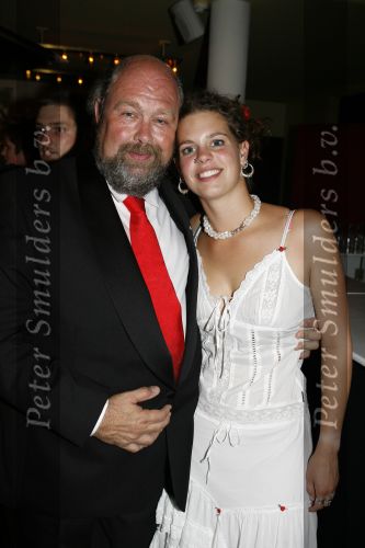 Amsterdam 15 juli 2006
Premiere Rembrandt in Carre.
Bert Simhoffer met zijn 23 jarige vriendin Yvette