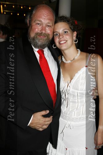 Amsterdam 15 juli 2006
Premiere Rembrandt in Carre.
Bert Simhoffer met zijn 23 jarige vriendin Yvette