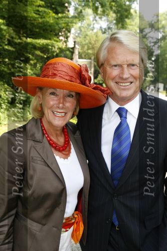 Breukelen 7 juni 2006
Haringparty op Neijenrode.
Vrouw Boele Staal met hoed.
Peter Smulders bv