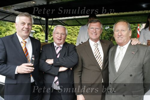 Breukelen 7 juni 2006
Haringparty neijenrode.
2e van Links Hr Bolk
Peter Smulders bv