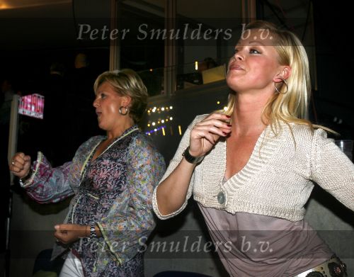 Amsterdam 27 mei 2006
Toppers in concert met Rene Froger Gerard Joling en Gordon in Arena.
Caroline Tensen en Bridget Maasland
Peter Smulders bv