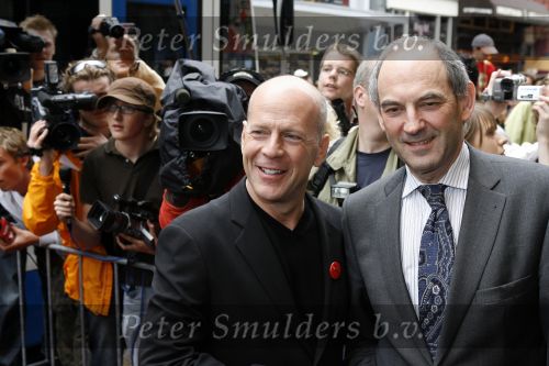 Amsterdam 26 juni 2006
Premiere over the edge in Tushinsky.
Bruce Willis met Job Cohen.
Peter Smulders bv