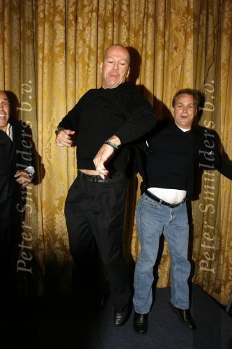 Amsterdam 26 juni 2006
Persconferentie over the edge in het Amstel hotel
Bruce Willis springend  
Peter Smulders bv