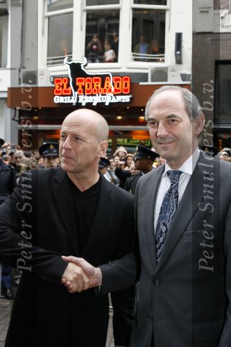 Amsterdam 26 juni 2006
Premiere over the edge in Tushinsky.
Bruce Willis met Job Cohen.
Peter Smulders bv