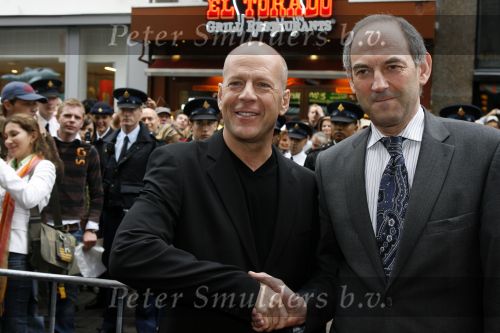 Amsterdam 26 juni 2006
Premiere over the edge in Tushinsky.
Bruce Willis met Job Cohen.
Peter Smulders bv