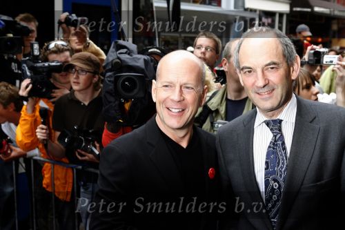 Amsterdam 26 juni 2006
Premiere over the edge in Tushinsky.
Bruce Willis met Job Cohen.
Peter Smulders bv