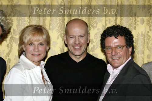 Amsterdam 26 juni 2006
Persconferentie over the edge in het Amstel hotel
Bruce Willis  en Monique v d Ven en Edwin de Vries
Peter Smulders bv