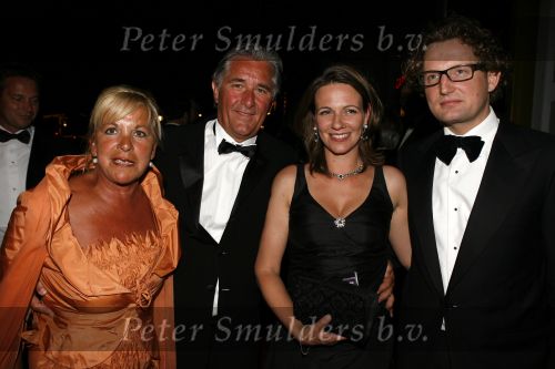Amsterdam 19 juni 2006
Gala tbv de Ingeborg Douwes Stichting in Carre.
Prins Bernhard jr en Prinses Annette met Carl Dona en zijn vrouw
Peter Smulders bv