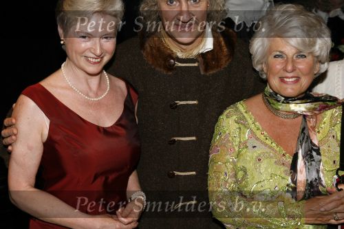 Amsterdam 15 juli 2006
Premiere Rembrandt in Carre.
Henk Poort met Maria v d Hoeven en Karla Peijs