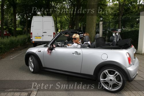 Wassenaar 19 juni 2006
Beau Monde rally met cabrio\'s.
Caroline Tensen met dochter Lotte in mini cooper
Peter Smulders bv