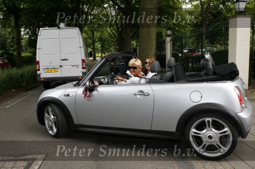 Wassenaar 19 juni 2006
Beau Monde rally met cabrio\'s.
Caroline Tensen met dochter Lotte in mini cooper
Peter Smulders bv