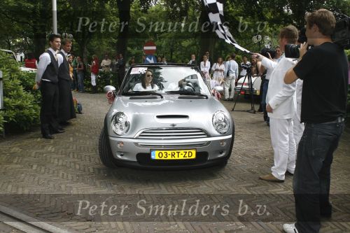Wassenaar 19 juni 2006
Beau Monde rally met cabrio\'s.
Caroline Tensen met dochter Lotte in mini cooper
Peter Smulders bv