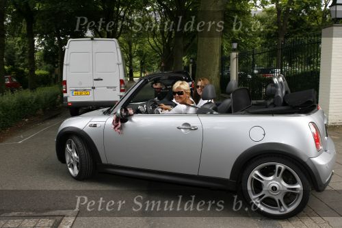 Wassenaar 19 juni 2006
Beau Monde rally met cabrio\'s.
Caroline Tensen met dochter Lotte in mini cooper
Peter Smulders bv