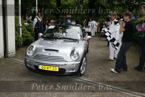 Wassenaar 19 juni 2006
Beau Monde rally met cabrio\'s.
Caroline Tensen met dochter Lotte in mini cooper
Peter Smulders bv