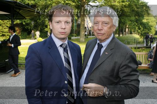 Breukelen 7 juni 2006
Haringparty neijenrode.
Cees Dam met zoon
Peter Smulders bv