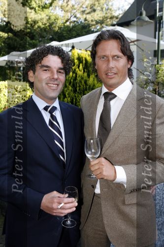 Wassenaar 6 juni 2006
Auberge de Kievit gekozen tot terras van het jaar door talkies.
medewerkers Chris Luken
Peter Smulders bv