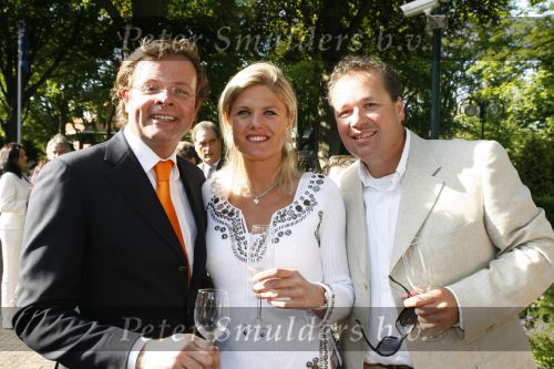 Wassenaar 6 juni 2006
Auberge de Kievit gekozen tot terras van het jaar door talkies.
Chris Luken met Marc Brouwers
Peter Smulders bv