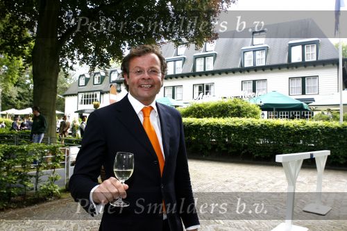 Wassenaar 6 juni 2006
Auberge de Kievit gekozen tot terras van het jaar door talkies.
Chris Luken  
Peter Smulders bv