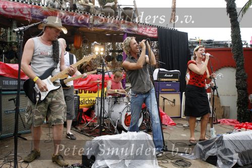 Bloemendaag 22 juli 2006
Optreden Hudson 5 met als zanger Chris Zegers bij Woodstock.
Chris treedt op voor het goede doel Save the Monkeys. Ron Tetteroo