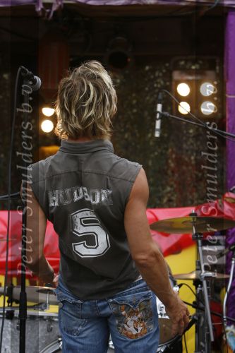 Bloemendaag 22 juli 2006
Optreden Hudson 5 met als zanger Chris Zegers bij Woodstock.
Chris treedt op voor het goede doel Save the Monkeys