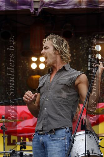 Bloemendaag 22 juli 2006
Optreden Hudson 5 met als zanger Chris Zegers bij Woodstock.
Chris treedt op voor het goede doel Save the Monkeys