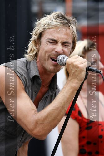 Bloemendaag 22 juli 2006
Optreden Hudson 5 met als zanger Chris Zegers bij Woodstock.
Chris treedt op voor het goede doel Save the Monkeys