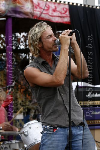 Bloemendaag 22 juli 2006
Optreden Hudson 5 met als zanger Chris Zegers bij Woodstock.
Chris treedt op voor het goede doel Save the Monkeys