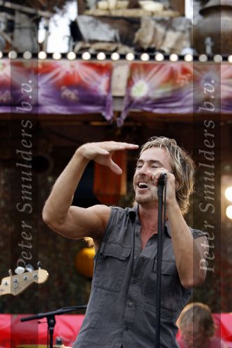 Bloemendaag 22 juli 2006
Optreden Hudson 5 met als zanger Chris Zegers bij Woodstock.
Chris treedt op voor het goede doel Save the Monkeys