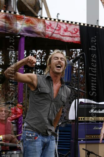 Bloemendaag 22 juli 2006
Optreden Hudson 5 met als zanger Chris Zegers bij Woodstock.
Chris treedt op voor het goede doel Save the Monkeys