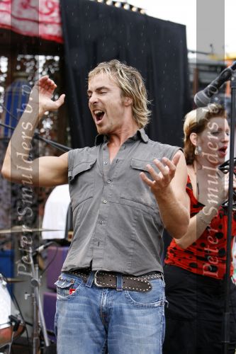 Bloemendaag 22 juli 2006
Optreden Hudson 5 met als zanger Chris Zegers bij Woodstock.
Chris treedt op voor het goede doel Save the Monkeys