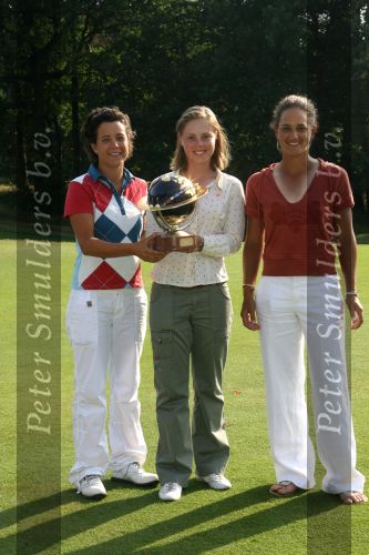 Molenschot, 22 Juli 2006
Golfclub Toxandria, Internationaal Golftoernooi Riverwoods 
Winnares Christel Boeljon samen met Dewi Clair Schreefel en Kyra v Leeuwen