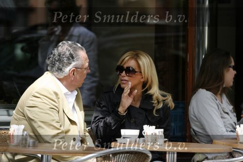 Amsterdam 7 juni 2006
Connie Breukhoven om 12 uur op terras bij Joffers met haar financiele expert.
Peter Smulders bv