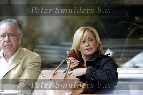 Amsterdam 7 juni 2006
Connie Breukhoven om 12 uur op terras bij Joffers met haar financiele expert.
Peter Smulders bv