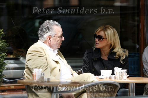 Amsterdam 7 juni 2006
Connie Breukhoven om 12 uur op terras bij Joffers met haar financiele expert.
Peter Smulders bv
